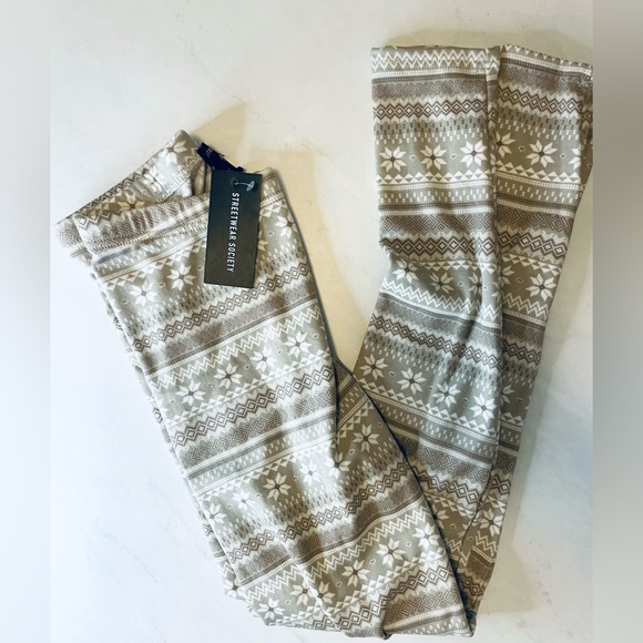 NEW Plush Soft Legging Set of Two | Beige Plaid and Fair Isle Pattern NWT - Picture 7 of 7